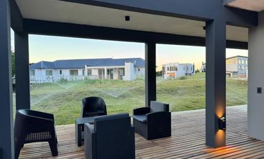 Casa en venta - 4 Dormitorios 4 Baños - 1.010Mts2 - Pinamar