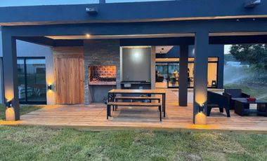 Casa en venta - 4 Dormitorios 4 Baños - 1.010Mts2 - Pinamar