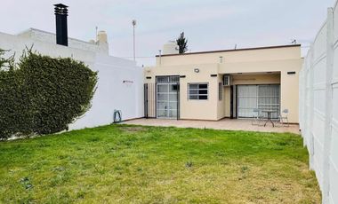 Casa en venta . 2 Dormitorios 1 Baño - Cochera - 260Mts2 - Lisandro Olmos