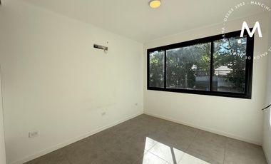 Triplex en alquiler de 4 ambientes con cochera - San Martin