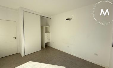 Triplex en alquiler de 4 ambientes con cochera - San Martin
