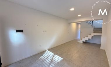 Triplex en alquiler de 4 ambientes con cochera - San Martin