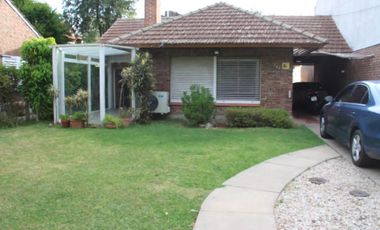 Casa en venta - 3 Dormitorios 3 Baños - Cochera - 435Mts2 - Adrogue