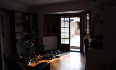 Casa en venta - 3 Dormitorios 3 Baños - Cochera - 435Mts2 - Adrogue