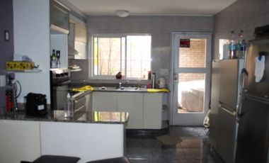 Casa en venta - 3 Dormitorios 3 Baños - Cochera - 435Mts2 - Adrogue