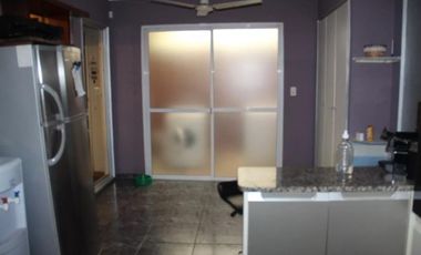 Casa en venta - 3 Dormitorios 3 Baños - Cochera - 435Mts2 - Adrogue