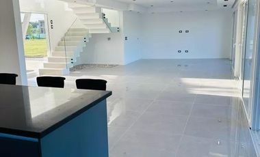 Casa en venta - 4 Dormitorios 4 Baños - 800Mts2 - Canning