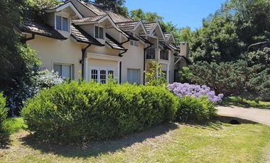 Casa en venta - 5 Dormitorios 3 Baños - 800mts2 - Pilar