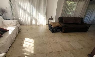 Casa en venta - 5 Dormitorios 3 Baños - 800mts2 - Pilar