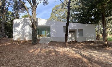 ALQUILER TEMPORAL, CASA, BARRIO BOSQUE, LOTE AL 100, 5 AMBIENTES