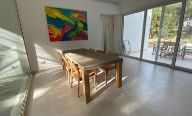 ALQUILER TEMPORAL, CASA, BARRIO BOSQUE, LOTE AL 100, 5 AMBIENTES