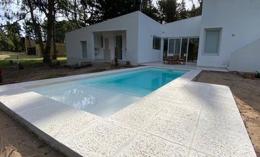 ALQUILER TEMPORAL, CASA, BARRIO BOSQUE, LOTE AL 100, 5 AMBIENTES