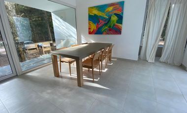 ALQUILER TEMPORAL, CASA, BARRIO BOSQUE, LOTE AL 100, 5 AMBIENTES