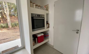 ALQUILER TEMPORAL, CASA, BARRIO BOSQUE, LOTE AL 100, 5 AMBIENTES