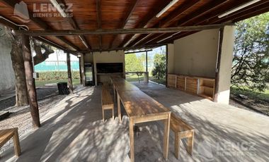 Venta Casa 4 ambientes con Cocheras, Piscina, Jardin, Barrio Privado Los Troncos Berazategui