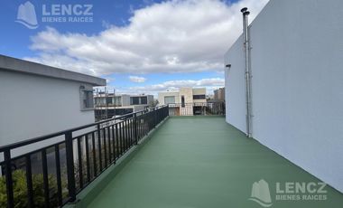 Venta Casa 4 ambientes con Cocheras, Piscina, Jardin, Barrio Privado Los Troncos Berazategui