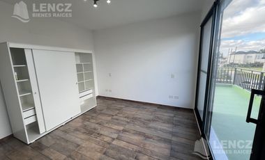 Venta Casa 4 ambientes con Cocheras, Piscina, Jardin, Barrio Privado Los Troncos Berazategui