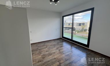 Venta Casa 4 ambientes con Cocheras, Piscina, Jardin, Barrio Privado Los Troncos Berazategui
