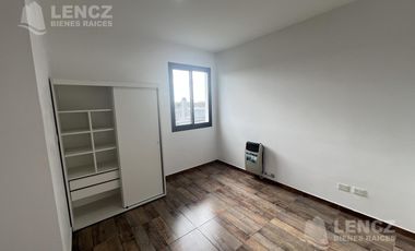 Venta Casa 4 ambientes con Cocheras, Piscina, Jardin, Barrio Privado Los Troncos Berazategui