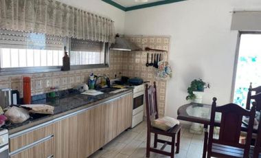 Casa en venta - 3 Dormitorios 3 Baños - 70Mts2 - San Luis