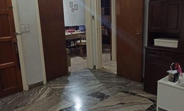 Casa en venta - 3 Dormitorios 3 Baños - Cochera - 150Mts2 - Lobos