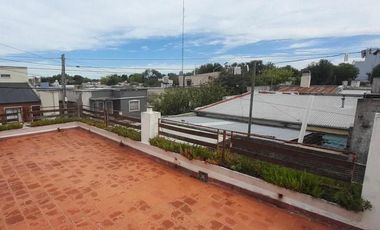 Casa en venta - 3 Dormitorios 3 Baños - Cochera - 150Mts2 - Lobos