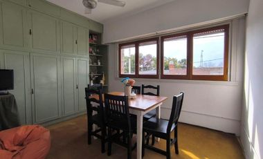 Casa en venta - 3 Dormitorios 3 Baños - Cochera - 150Mts2 - Lobos