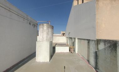 Casa con tres dormitorios y garage. Banfield Este