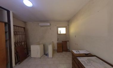 Casa con tres dormitorios y garage. Banfield Este