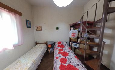 Casa con tres dormitorios y garage. Banfield Este