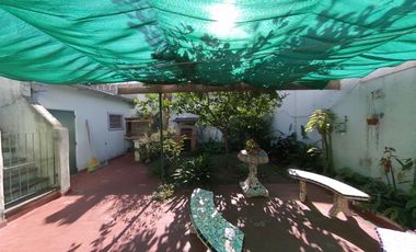 Casa con tres dormitorios y garage. Banfield Este