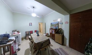 Casa con tres dormitorios y garage. Banfield Este