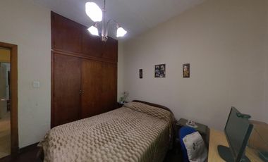 Casa con tres dormitorios y garage. Banfield Este