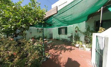 Casa con tres dormitorios y garage. Banfield Este