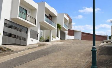 CASA EN VENTA EN JARDINES DE TUXPAN, VERACRUZ.