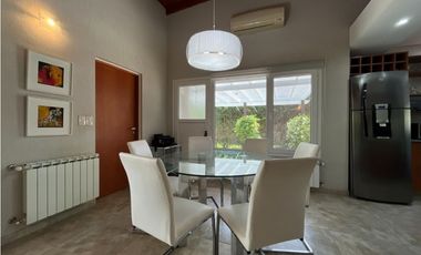 Casa de 4 dormitorios,. Pileta .Gas natural. Barrio Alamos de Pinamar