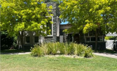 Casa de 4 dormitorios,. Pileta .Gas natural. Barrio Alamos de Pinamar