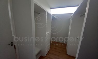 Gran oportunidad Casa dentro de la Sexta Sección de Lomas Verdes