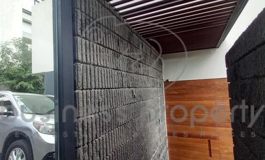 Gran oportunidad Casa dentro de la Sexta Sección de Lomas Verdes