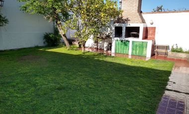 VENTA CASA 4 DORMITORIOS Y COCHERA EN GODOY CRUZ