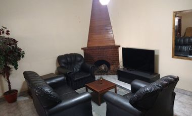 VENTA CASA 4 DORMITORIOS Y COCHERA EN GODOY CRUZ