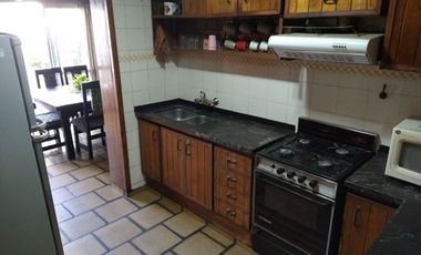 VENTA CASA 4 DORMITORIOS Y COCHERA EN GODOY CRUZ