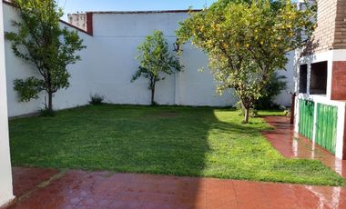 VENTA CASA 4 DORMITORIOS Y COCHERA EN GODOY CRUZ