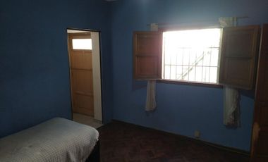 VENTA CASA 4 DORMITORIOS Y COCHERA EN GODOY CRUZ