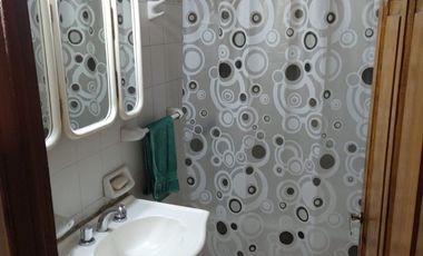 VENTA CASA 4 DORMITORIOS Y COCHERA EN GODOY CRUZ