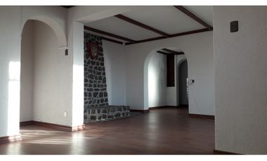 Amplia casa en Miraflores Alto