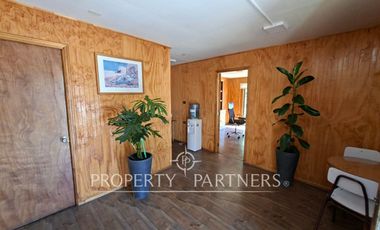 Gran planta frutícola a puerta cerrada