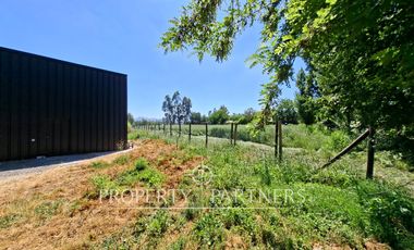 Gran planta frutícola a puerta cerrada