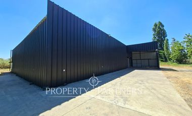 Gran planta frutícola a puerta cerrada