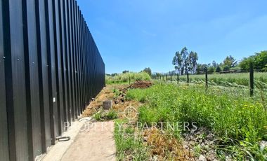 Gran planta frutícola a puerta cerrada